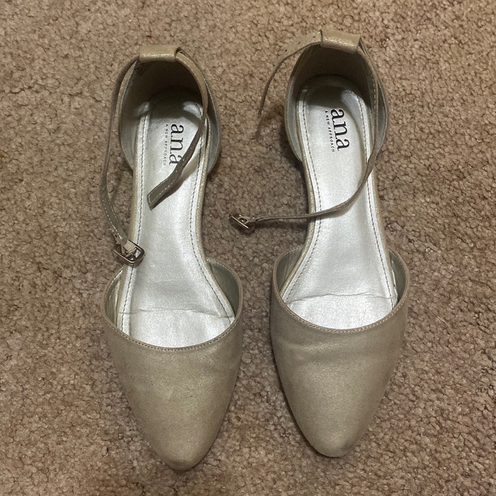 Brand: Ana
Size: 7
Color: gold